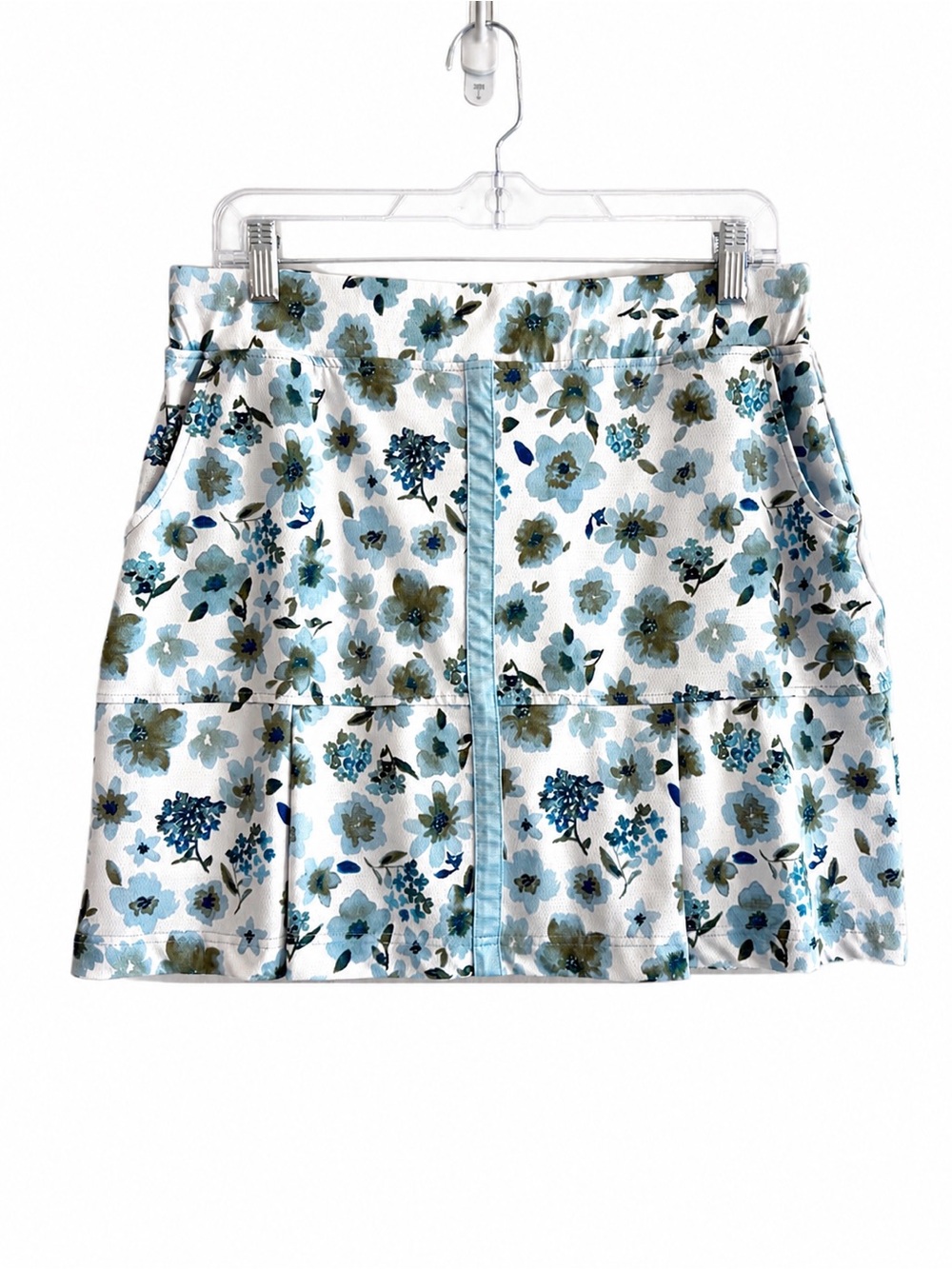 CUTE  SPORT HALEY SKORT IN SIZE MED. Great Condition.